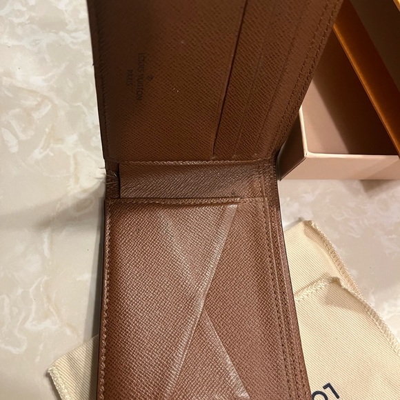 Authentic LV men’s bifold wallet - Picture 4 of 4